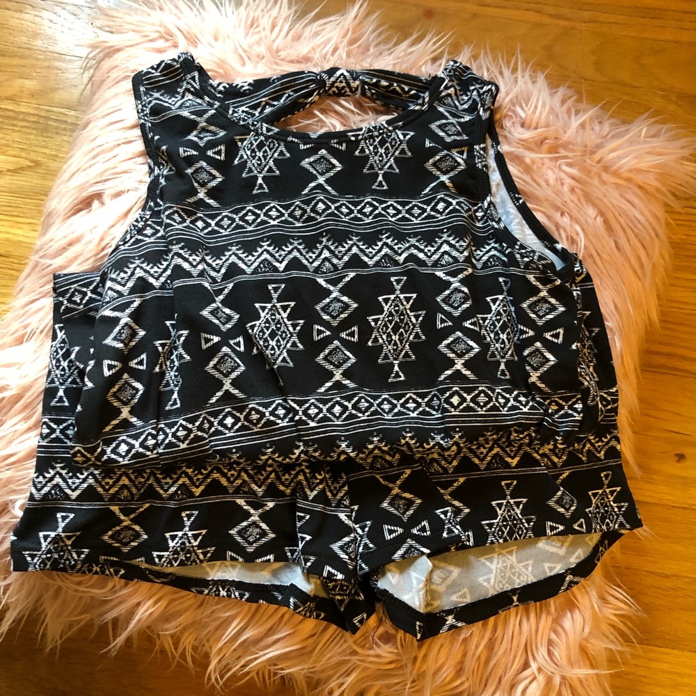 🖤 Poof Girl Printed Romper sz XL